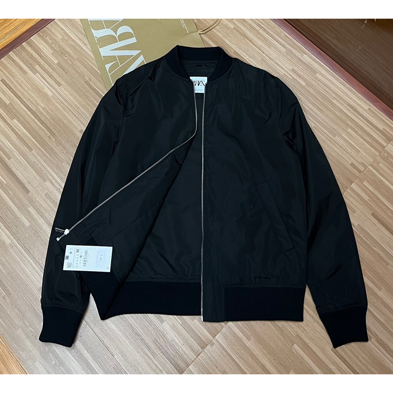 Áo khoác nam bomber Za/Ra,tay chun chất gió đẹp mịn hàng xuất khẩu xịn chuẩn hãng