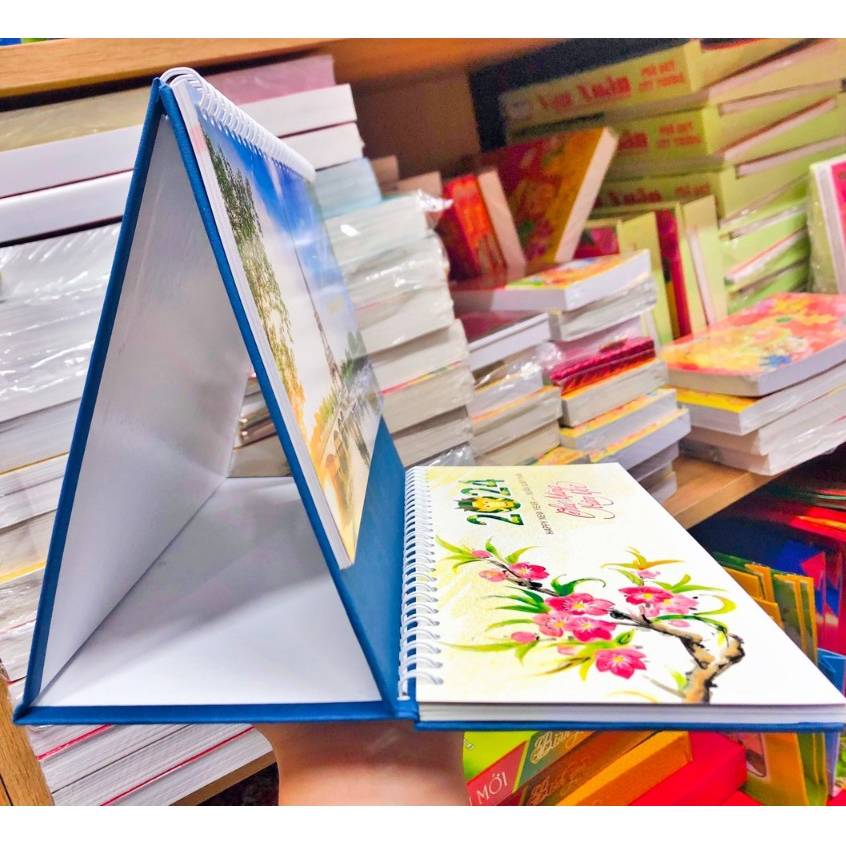 Lịch để bàn đế giấy chữ M có dải note ghi chú ngày, tuần, đủ ngày âm dương năm 2024 Giáp Thìn