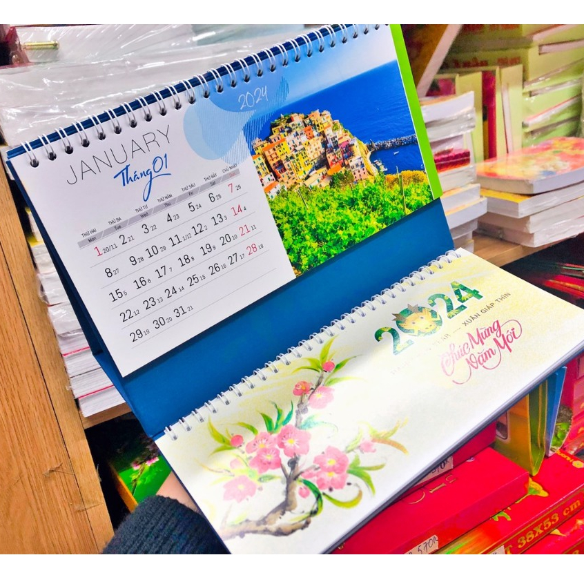 Lịch để bàn đế giấy chữ M có dải note ghi chú ngày, tuần, đủ ngày âm dương năm 2024 Giáp Thìn