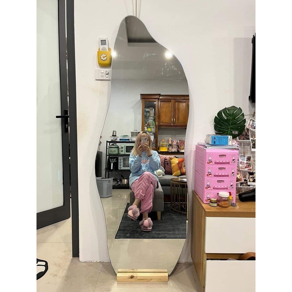 Gương hạt đậu toàn thân có đèn led cảm ứng