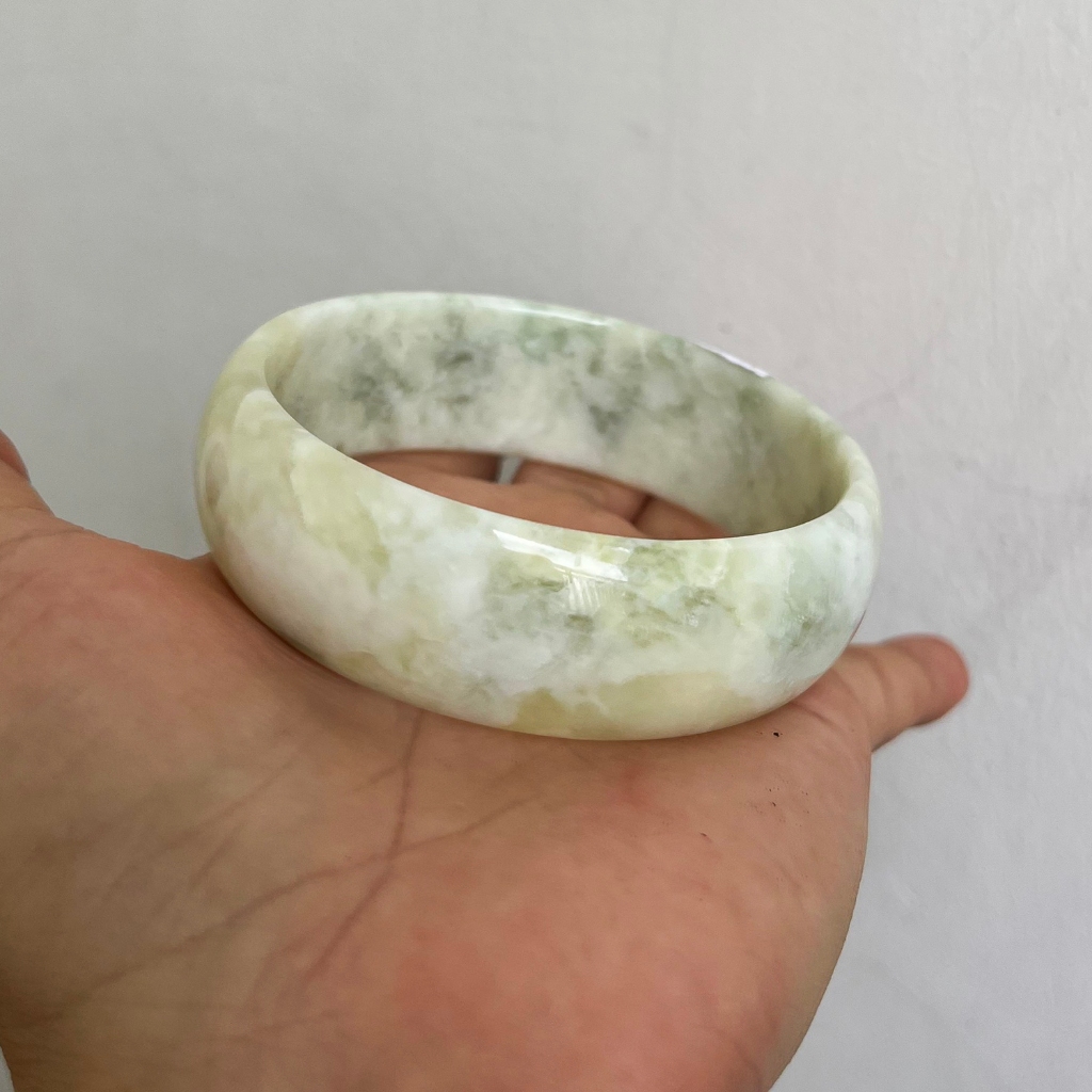 Vòng tay ngọc thật, tự nhiên màu phỉ thúy cho mệnh Thủy và Kim