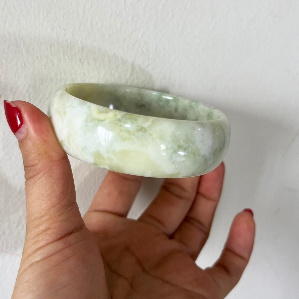 Vòng tay ngọc thật, tự nhiên màu phỉ thúy cho mệnh Thủy và Kim