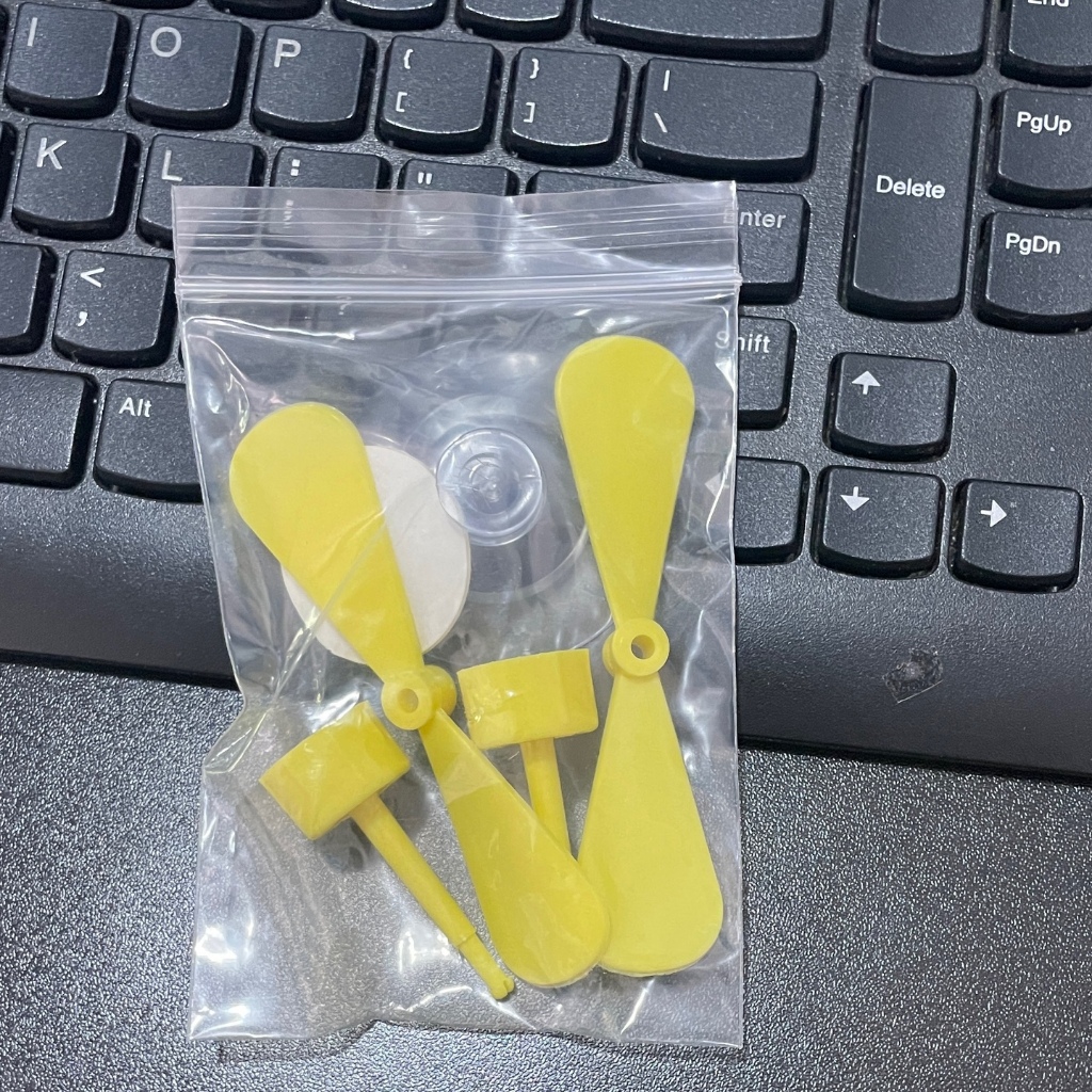 Chong chóng tre DORAEMON DOREMON 3 cánh gắn mũ bảo hiểm dễ thương