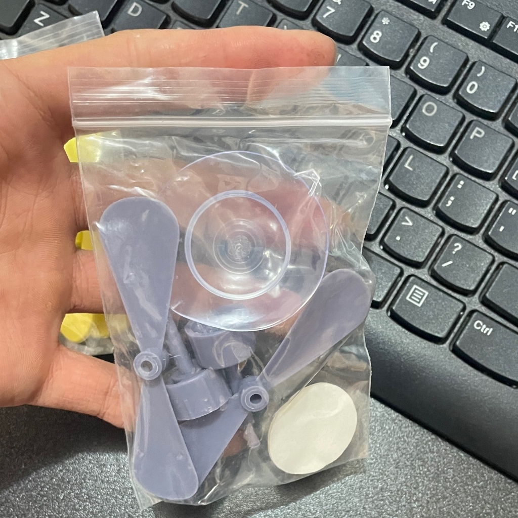 Chong chóng tre DORAEMON DOREMON 3 cánh gắn mũ bảo hiểm dễ thương