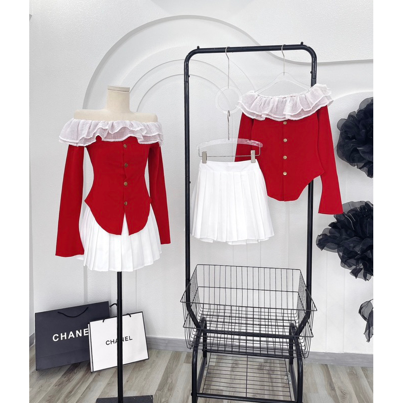 SET CHÂN VÁY TRẮNG XẾP LY ÁO BẸT VAI ĐỎ TAY DÀI