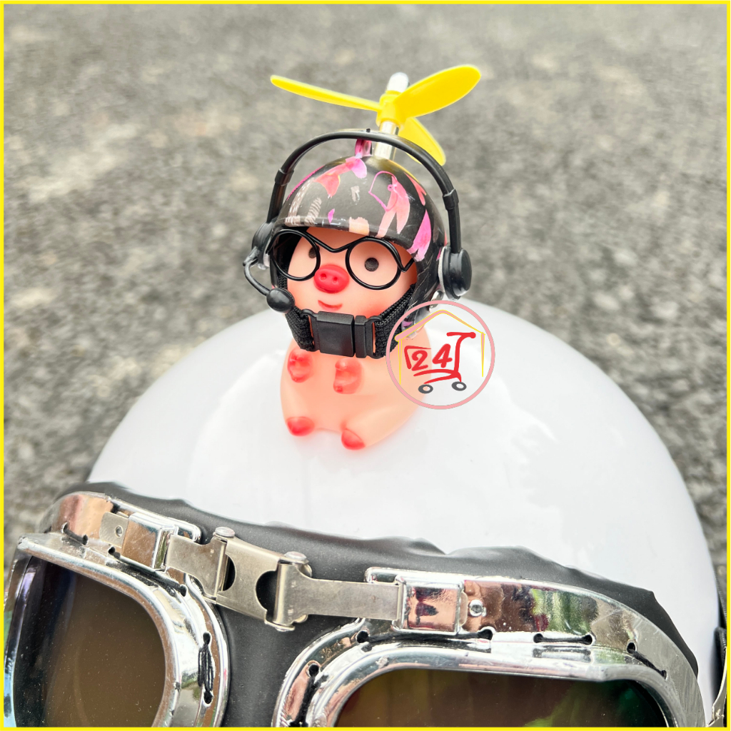 Heo dán mũ bảo hiểm, tặng miếng dán, kính, tai nghe. Heo gắn mũ bảo hiểm đội mũ chong chóng siêu cute. PHIÊN BẢN DÁN