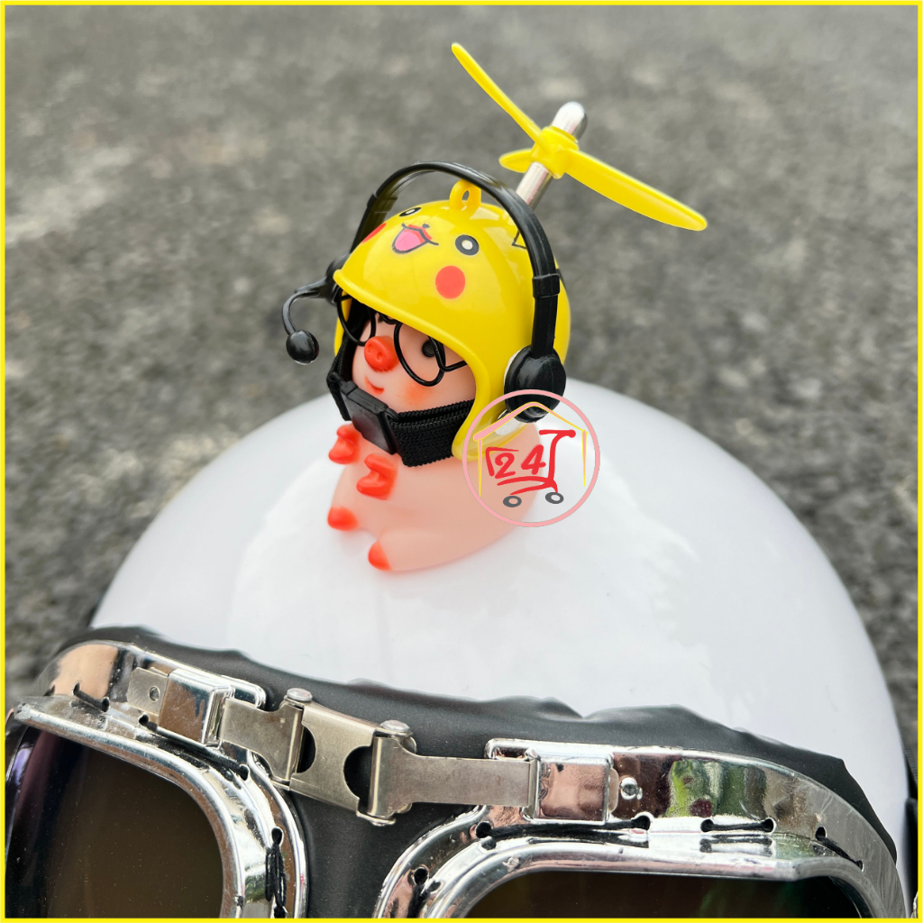 Heo dán mũ bảo hiểm, tặng miếng dán, kính, tai nghe. Heo gắn mũ bảo hiểm đội mũ chong chóng siêu cute. PHIÊN BẢN DÁN