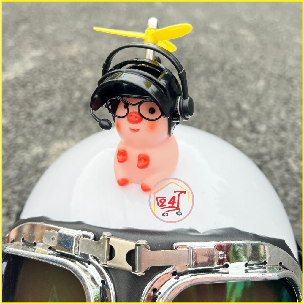 Heo dán mũ bảo hiểm, tặng miếng dán, kính, tai nghe. Heo gắn mũ bảo hiểm đội mũ chong chóng siêu cute. PHIÊN BẢN DÁN