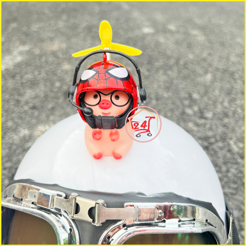 Heo dán mũ bảo hiểm, tặng miếng dán, kính, tai nghe. Heo gắn mũ bảo hiểm đội mũ chong chóng siêu cute. PHIÊN BẢN DÁN