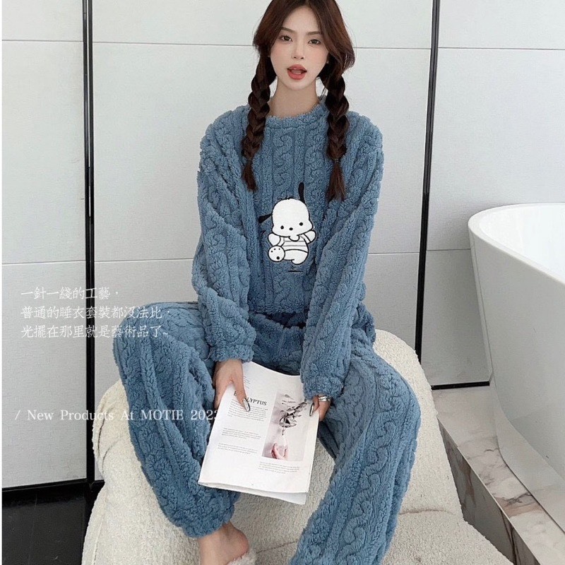 Bộ Đồ Ngủ Bông Pyjama Chất Lông Cừu San Hô Dày Dặn Hình Gấu Thời Trang Thu Đông 2023 Mới Cho Nữ