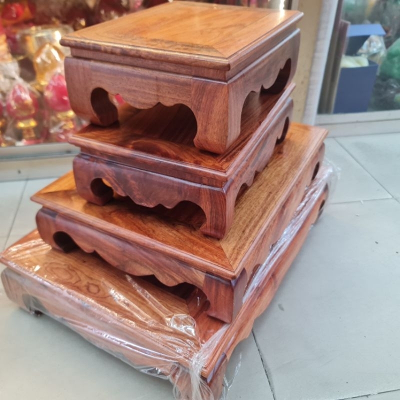 Bàn osin để thần tài