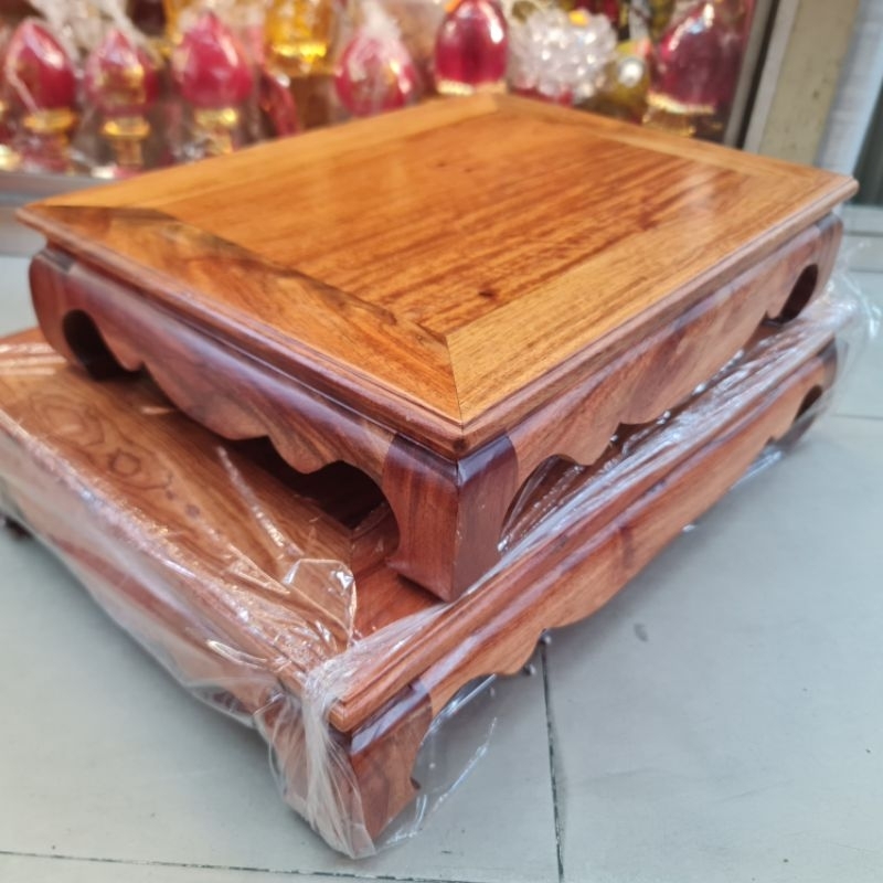 Bàn osin để thần tài