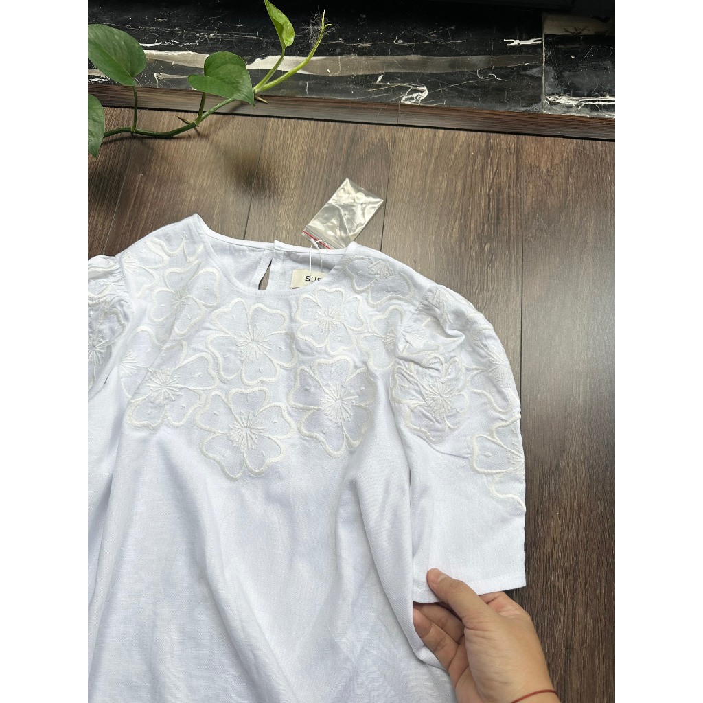 Áo linen thêu hoa tay phồng