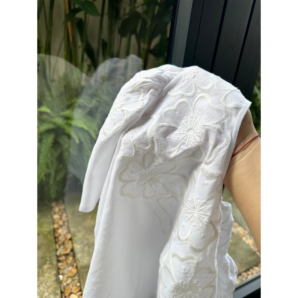 Áo linen thêu hoa tay phồng