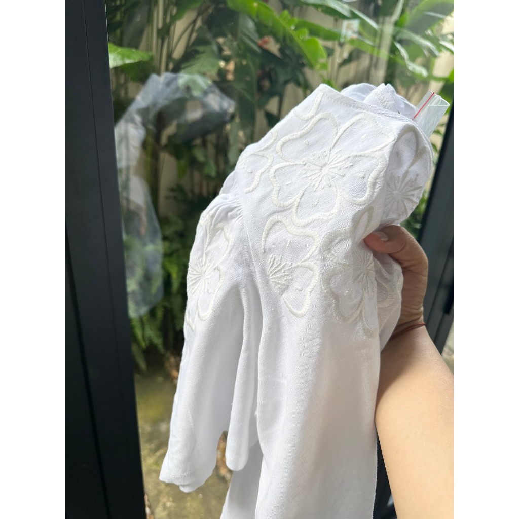 Áo linen thêu hoa tay phồng