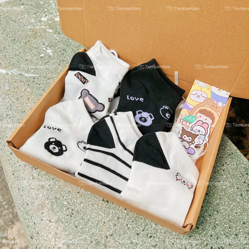 Bộ quà tặng có kèm vớ cho người bạn yêu thương