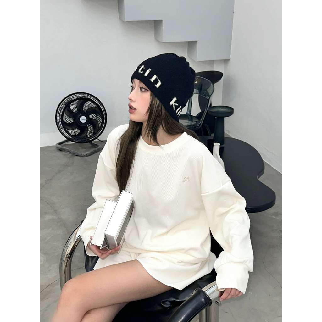 Set áo sweater tay dài + quần giả váy xếp ly MONÁ  - CHEESE