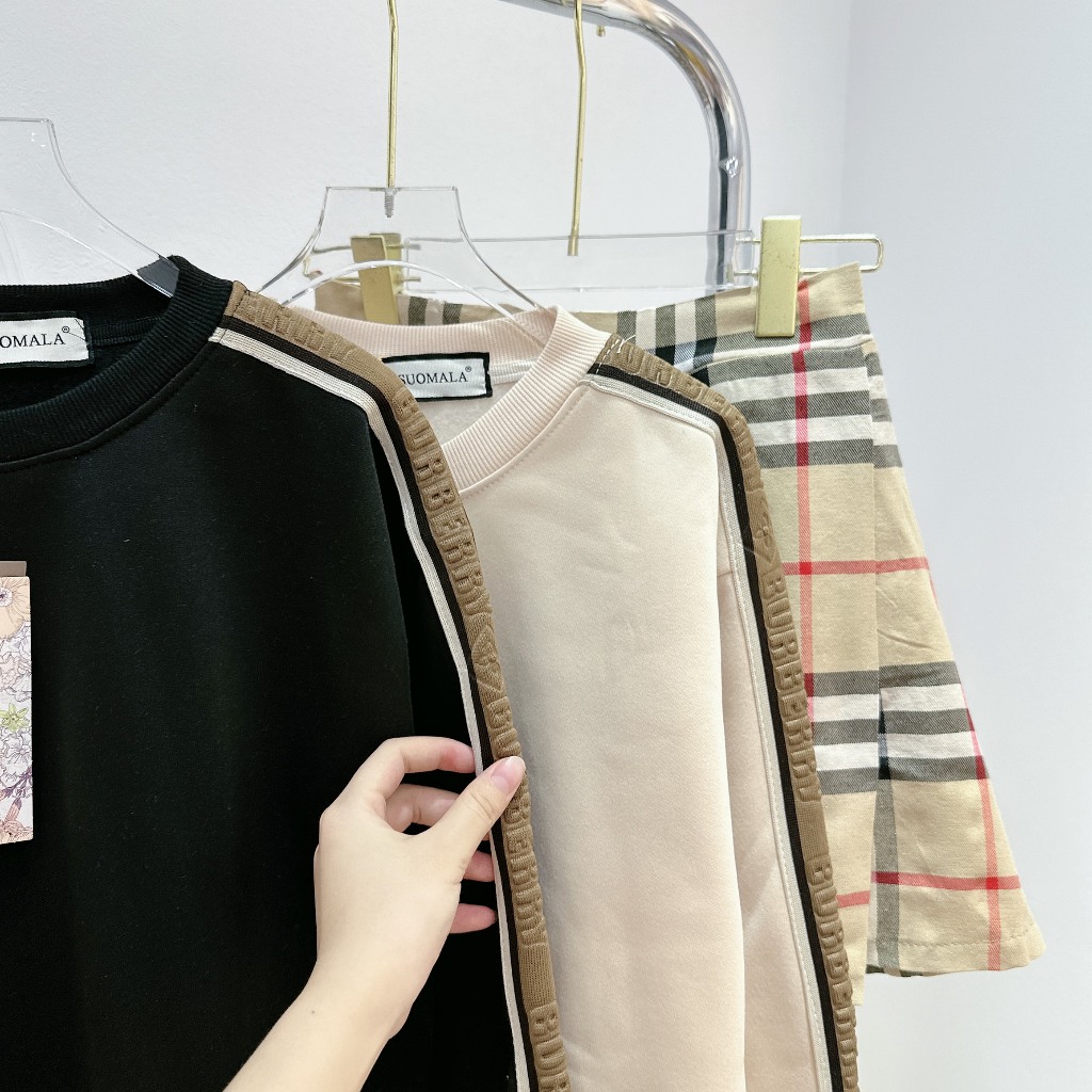 Set Bộ Đồ Nữ Áo Nỉ  Dáng Dài Phối Kẻ Tay Áo Mix Chân Váy Kẻ Freesiz