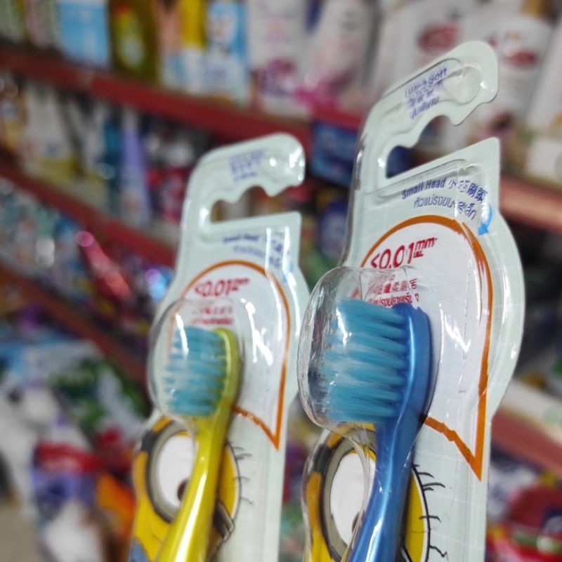 Bàn chải đánh răng trẻ em colgate minion 2-5 years
