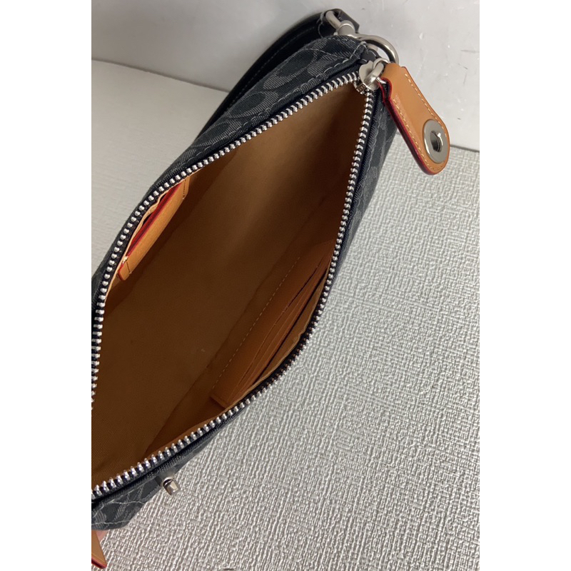 Túi coach dáng thuyền denim kẹp nách nữ