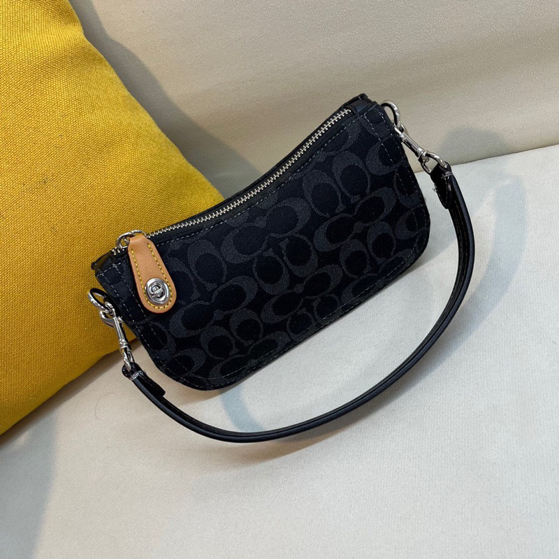 Túi coach dáng thuyền denim kẹp nách nữ