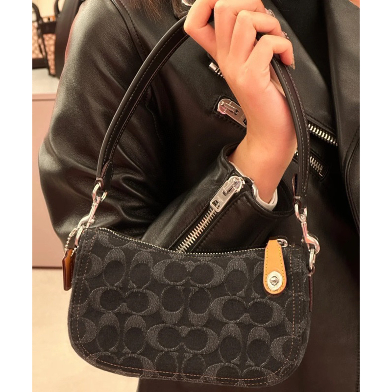 Túi coach dáng thuyền denim kẹp nách nữ