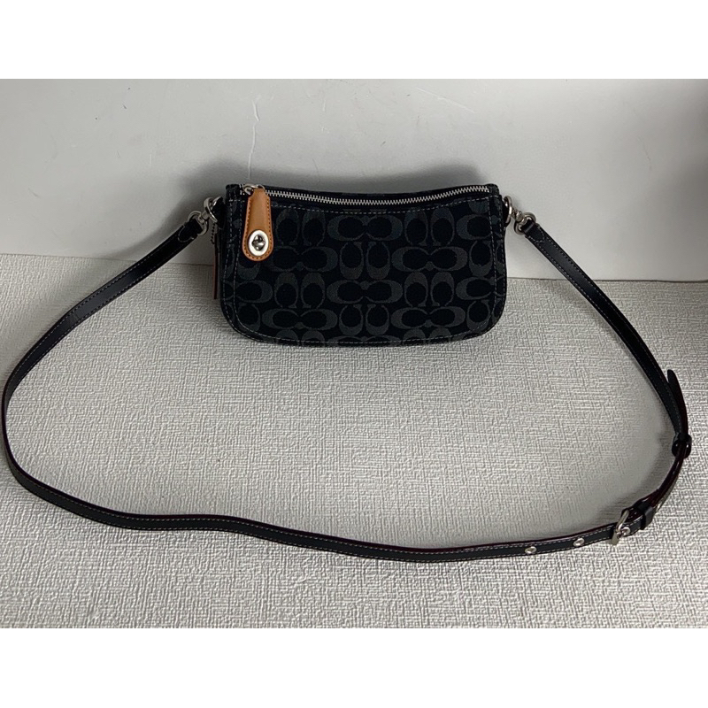 Túi coach dáng thuyền denim kẹp nách nữ