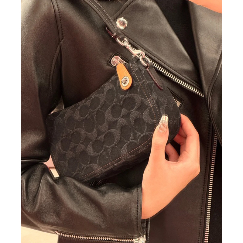 Túi coach swinger kẹp nách denim