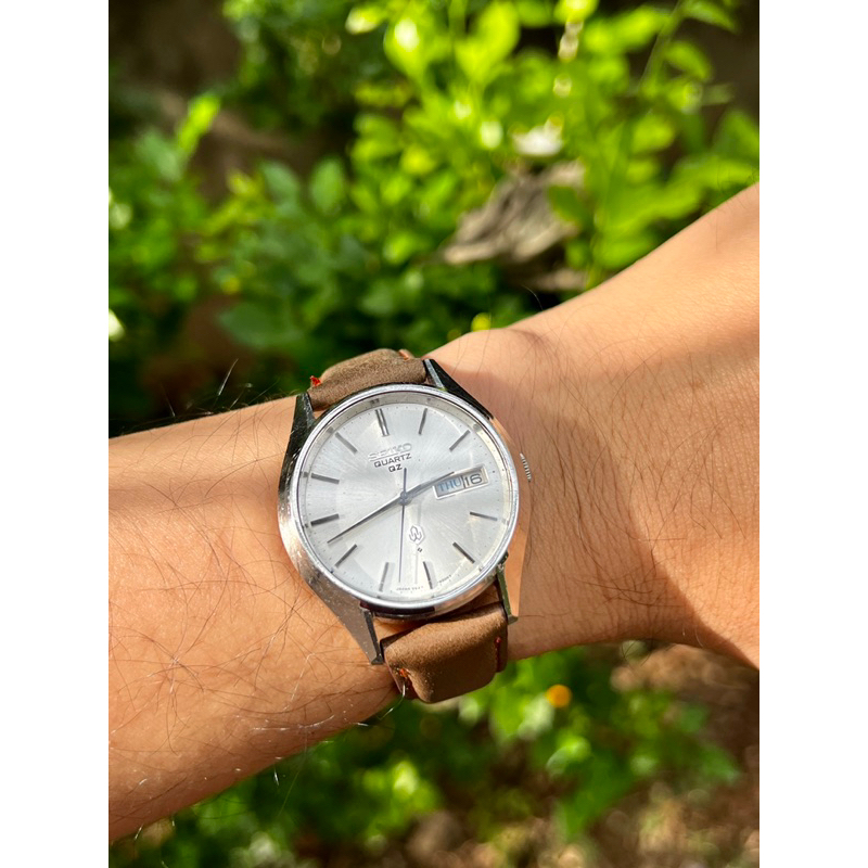 Đồng hồ Seiko pin QZ mặt trắng trải tia đồng tâm giá rẻ