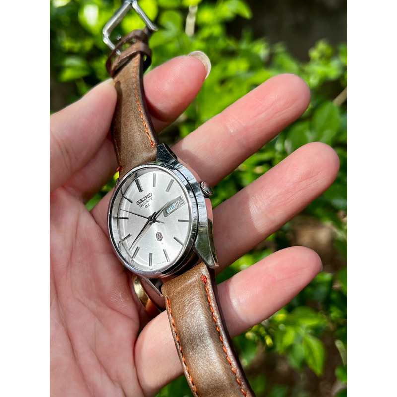 Đồng hồ Seiko pin QZ mặt trắng trải tia đồng tâm giá rẻ
