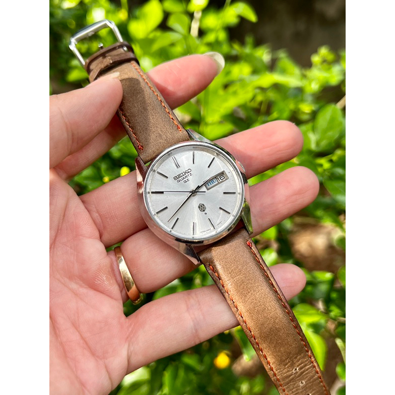 Đồng hồ Seiko pin QZ mặt trắng trải tia đồng tâm giá rẻ