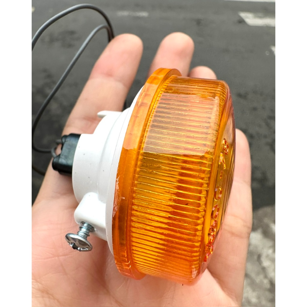 XI NHAN TRƯỚC XE CUB ÉN LÙN