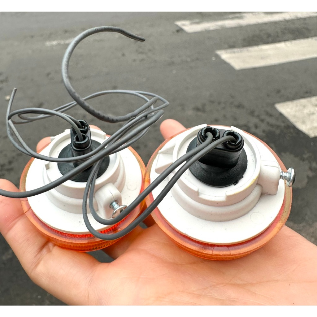 XI NHAN TRƯỚC XE CUB ÉN LÙN