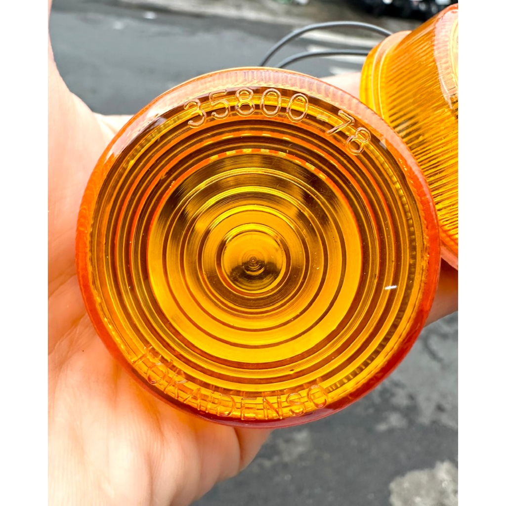 XI NHAN TRƯỚC XE CUB ÉN LÙN