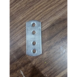1 cái ke thẳng dài 6cm bản 2,4cm
