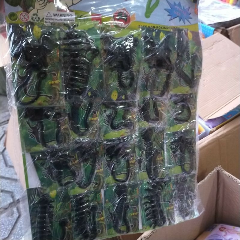 Sỉ Vỉ đồ chơi dẻo dính côn trùng 20 túi