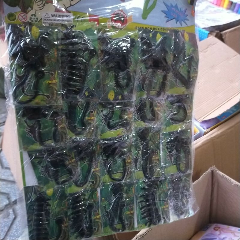 Sỉ Vỉ đồ chơi dẻo dính côn trùng 20 túi