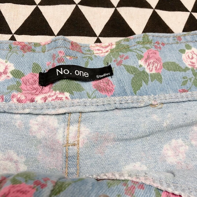 Quần short jean xanh in hoa eo90-92