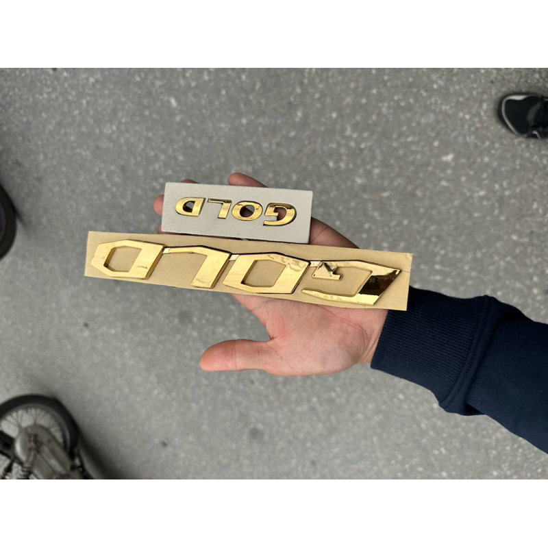Tem chữ GOLD mạ vàng dán trang trí xe