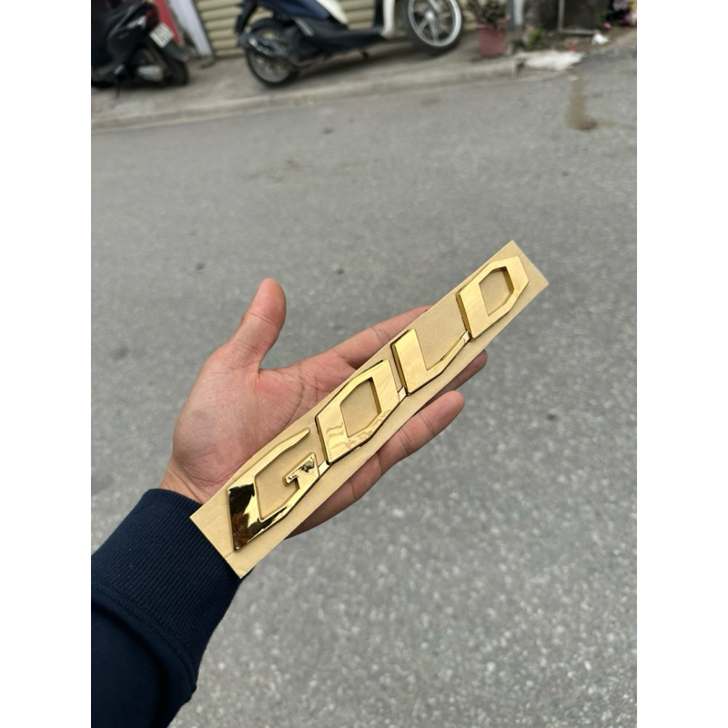 Tem chữ GOLD mạ vàng dán trang trí xe