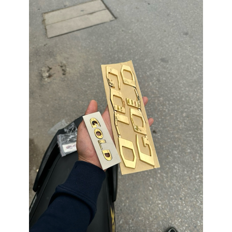 Tem chữ GOLD mạ vàng dán trang trí xe
