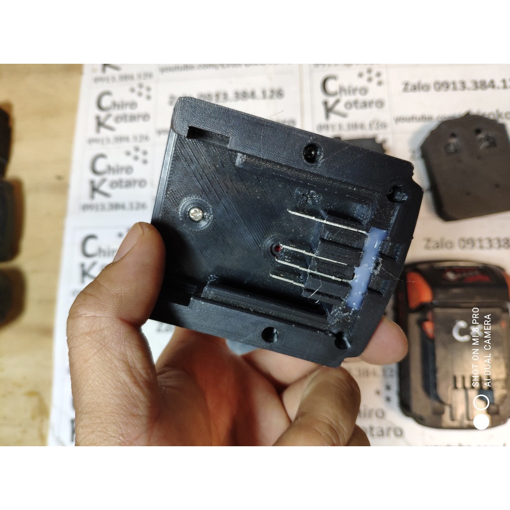 Đế sạc pin Milwaukee M18 li-ion bản QC E27 với đầu ra USB QC 3.0, đèn E27 và DC out