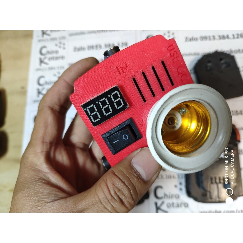 Đế sạc pin Milwaukee M18 li-ion bản QC E27 với đầu ra USB QC 3.0, đèn E27 và DC out