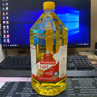 Dầu ăn Neptune Light chai 2 Lít