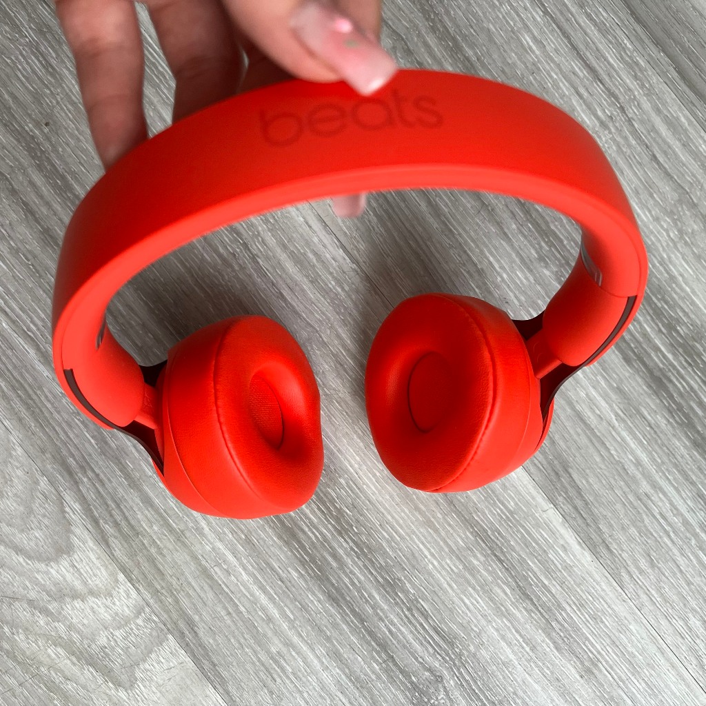 Tai nghe Beats Solo Pro chống ồn