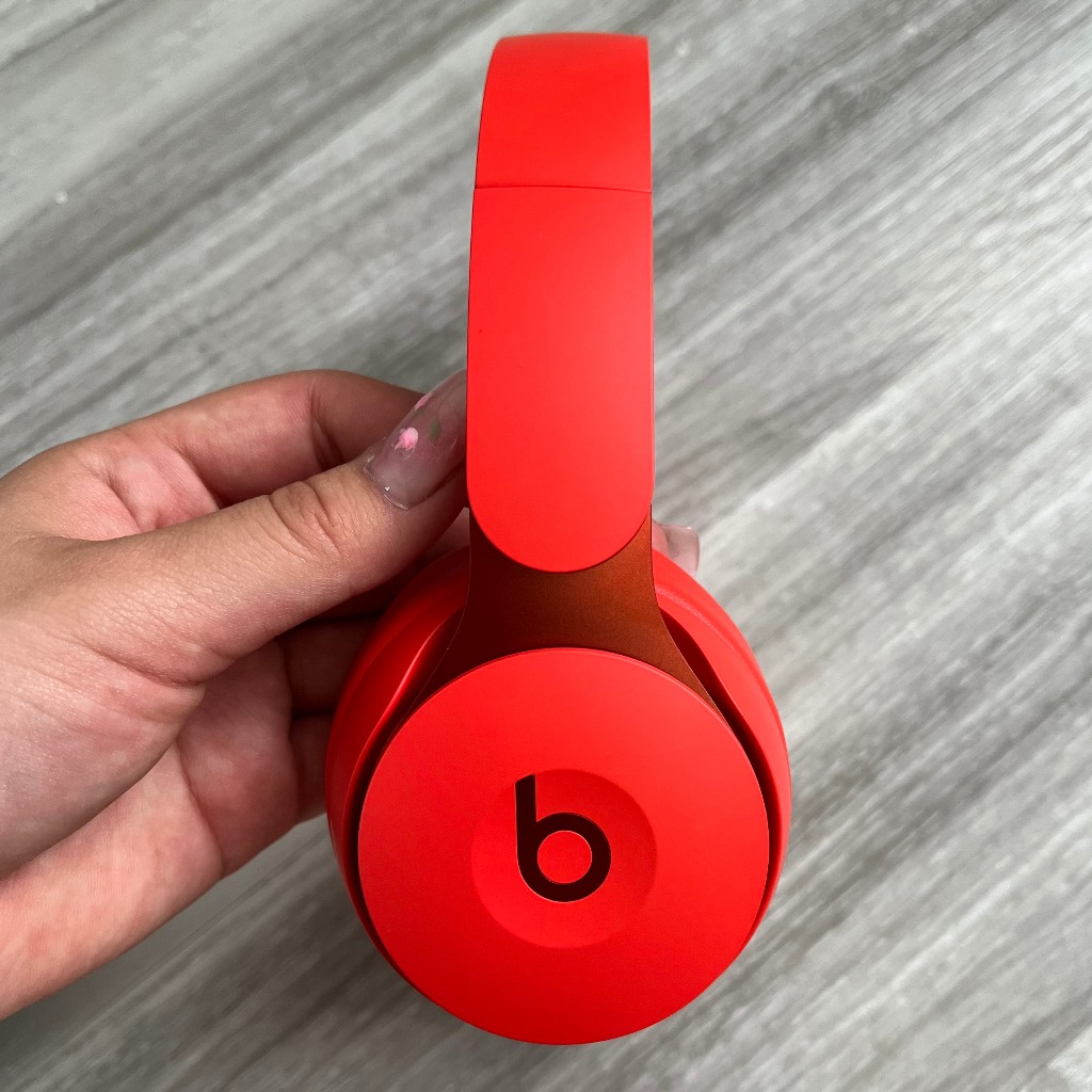 Tai nghe Beats Solo Pro chống ồn