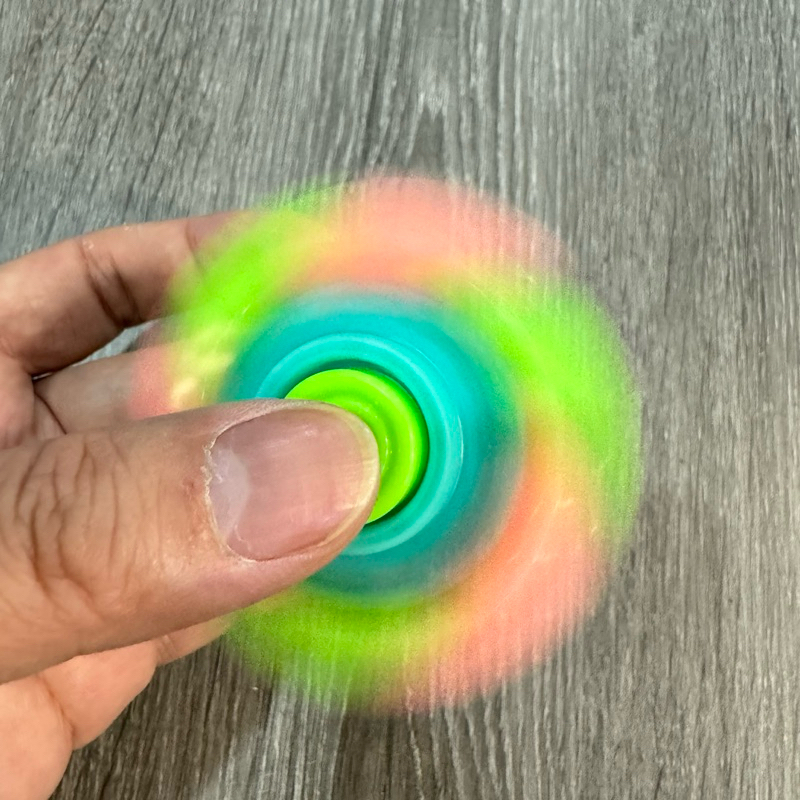 Spinner Cà Rốt 3D 4.7CM Spinner Củ Cải Đồ Chơi Trọng Lực Xả Stress Dạ quang