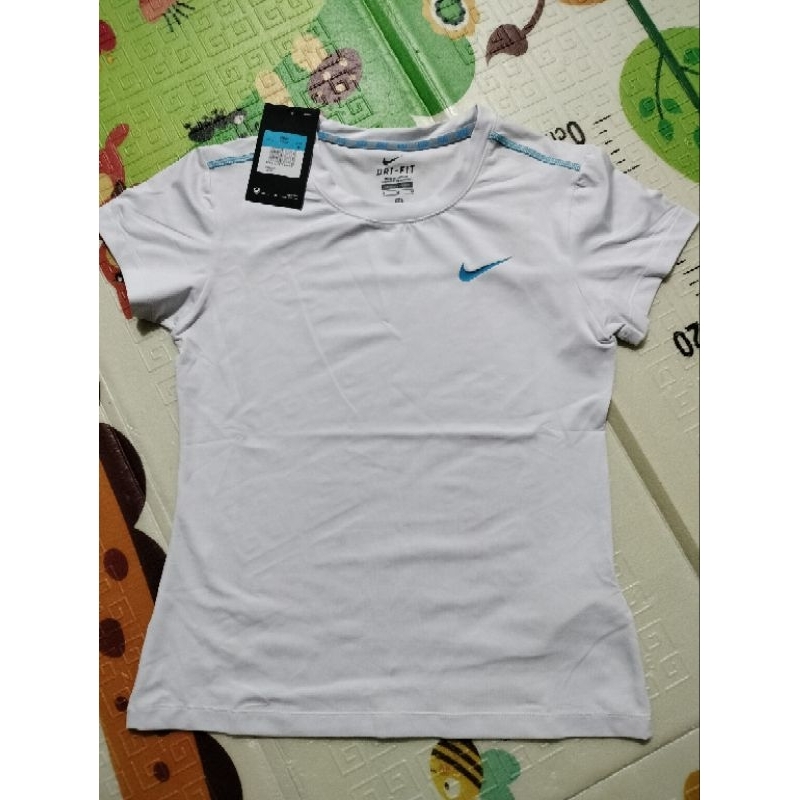 Áo thun thể thao nữ