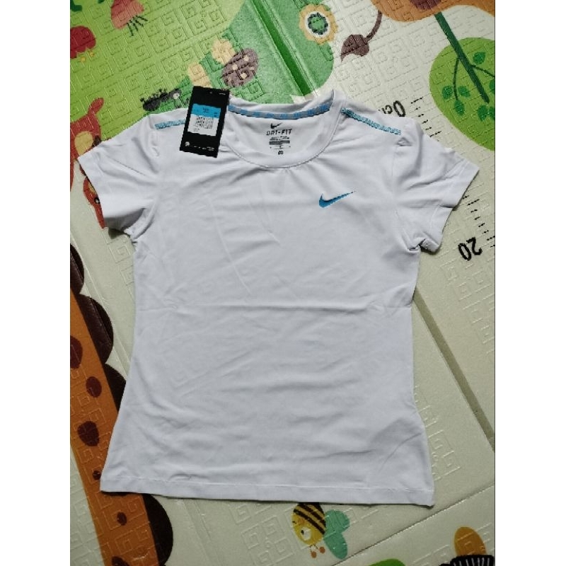 Áo thun thể thao nữ