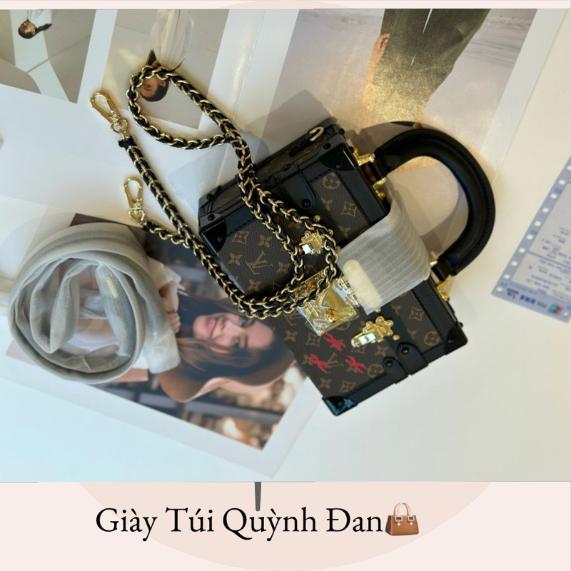 Túi hoa nâu viền đinh quai xách M46755